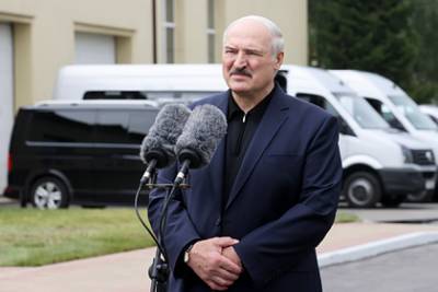 Лукашенко предупредил о поползновении отделить Белоруссию от России