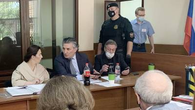 Ефремов перевел по 200 тыс. рублей членам семьи погибшего Захарова