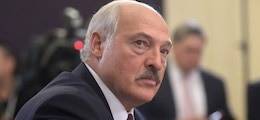 Лукашенко пригрозил белорусам военным положением