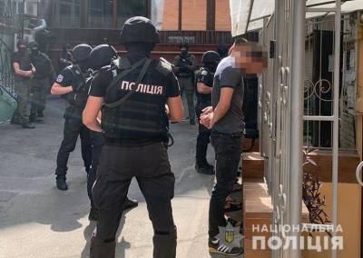 Спецназ задержал шесть человек в центре Киева