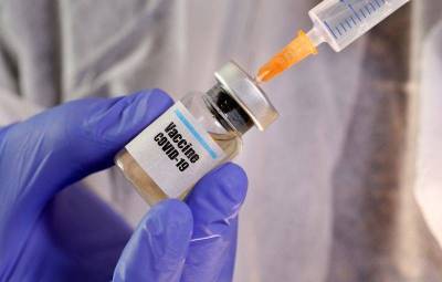 АНАЛИЗ-План России начать применять вакцину от COVID-19 вызывает опасения о мутации вируса