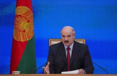 Лукашенко отправил военных к западной границе Белоруссии