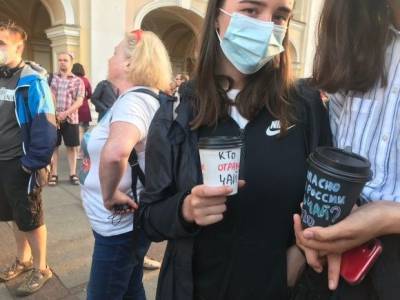 В российских городах идут пикеты в поддержку Навального