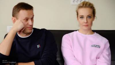 Жена Юлия ждет новой информации медиков о самочувствии Навального