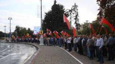 «Мы все одна страна» — главные проспекты Минска пестрят государственными флагами