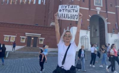 Актрис Яну Троянову и Ирину Вилкову задержали на Красной площади на акции в поддержку Алексея Навального