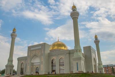 В Чечне открыли новую мечеть на 15 тыс. человек