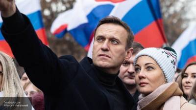 Жена Навального требует новых подробностей о состоянии блогера в реанимации