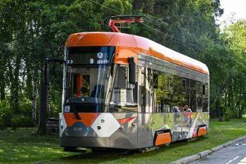 Другая модель низкопольного трамвая приехала на испытание в Череповец