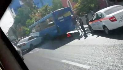 Массовое ДТП с автобусом №90 произошло на проспекте Революции
