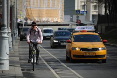 Еще 4,5 километра выделенных полос создадут на дорогах Москвы до конца года