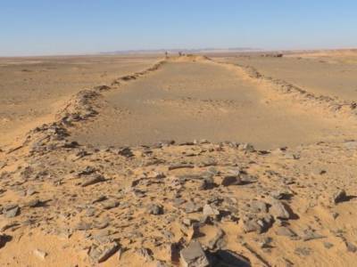 Археологи нашли в пустыне древние здания, которые старше пирамид