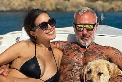 "Танцующий миллионер" Джанлука Вакки отдыхает на яхте в Италии с беременной подругой