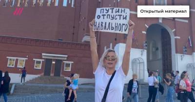 «Человека убивают». Мы поговорили с актрисой Яной Трояновой, которую задержали за пикет в поддержку Навального.