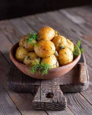 Универсальный гарнир: как вкусно приготовить молодой картофель