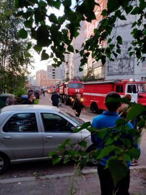 Источник: под завалами обрушившегося дома в Ярославле находятся женщина и ребенок