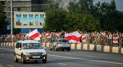 Протестующие в Беларуси создали живую "цепь покаяния", растянувшись на 13 километров (видео)