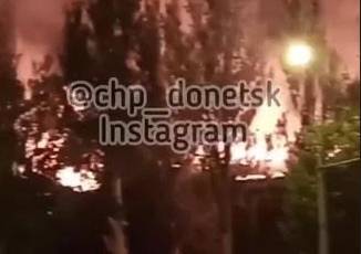В Донецке пылает больница, видео