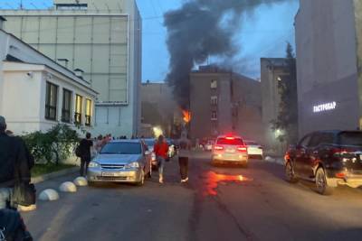 Спасатели эвакуировали четырех человек из-за пожара на Васильевском
