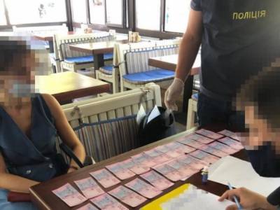 В Одесской области при получении взятки задержали чиновницу облуправления Гоструда