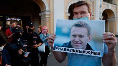 Путин разрешил вывезти Навального на лечение в Берлин, очевидно издержки оказались слишком высоки