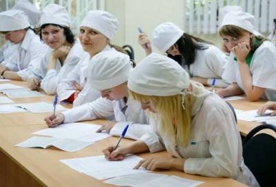 Конкурс в медколледжи Петербурга вырос в два раза