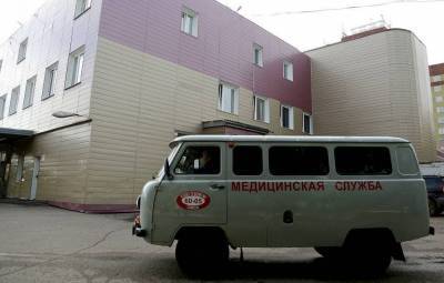Навального на реанимобиле увезли из омской больницы в аэропорт