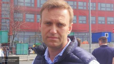 Навального вывезли из больницы в Омске