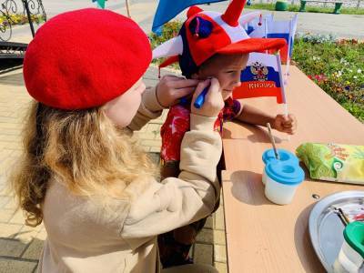 Анивский район присоединился к празднованию Дня российского флага