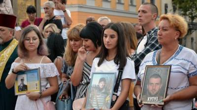 Одесситы почтили память погибших воинов и выложили карту Украины из свечей