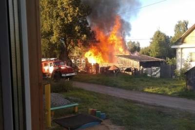 В Буе сгорел двухквартирный деревянный дом - kostroma.mk.ru - Буй