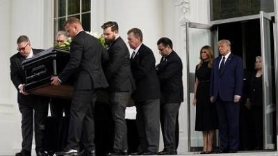 Церемония прощания с братом президента США Робертом Трампом состоялась в Белом доме