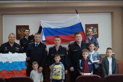 Ульяновские росгвардейцы отпраздновали День государственного флага РФ