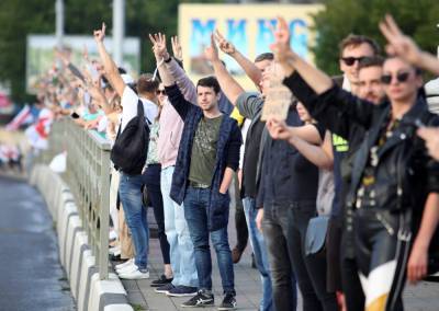Почти 13 километров: в Минске протестующие образовали живую цепь