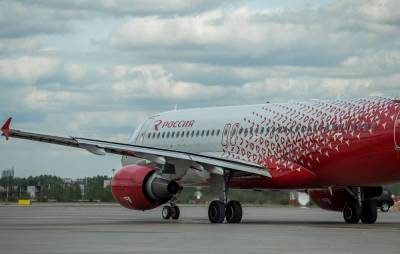 Пассажирский самолет вынужденно сел в аэропорту Красноярска из-за задымления