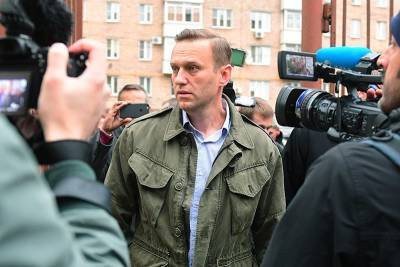 Навального доставили из Омска в Берлин
