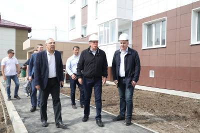 В Поронайске завершается строительство двух пятиэтажек для переселенцев из аварийного жилфонда