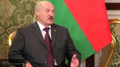 Лукашенко инспектирует военные учения на гродненском направлении