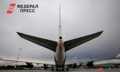 Пассажирский самолет из-за задымления экстренно сел в Красноярске