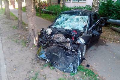 В Тверской области водитель, дав по газам от ДПС, устроил жуткое лобовое ДТП
