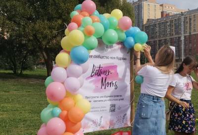 Не декрет, а праздник: в Кудрово проходит первый семейный фестиваль Between Moms Fest