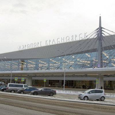 Самолет, летевший из Хабаровска в Москву, совершил вынужденную посадку в аэропорту Красноярска