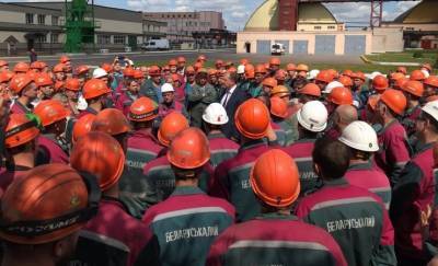 Лукашенко пригрозил заменить шахтёров Беларуськалия на украинцев. Те ответили, что на заработки в Беларусь не собираются