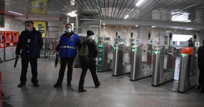 Цена масок в московском метро снизится на треть