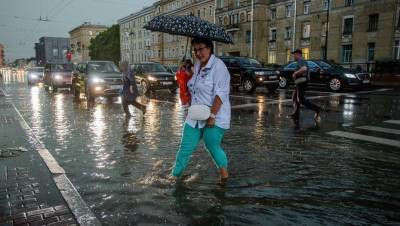 МЧС Петербурга предупредило о шторме с ливнями 23 августа