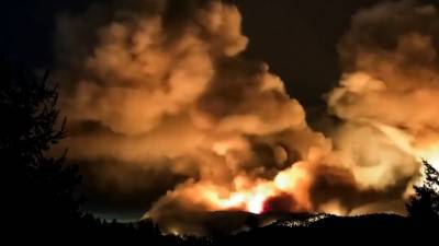 В Калифорнии объявлен режим ЧС из-за сильных пожаров