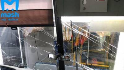 При столкновении автобусов на остановке в Невском районе пострадала женщина-пассажир