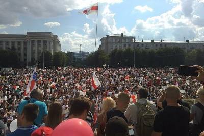 В белорусском Гродно проходит митинг в поддержку Александра Лукашенко
