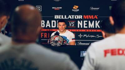 Олейник поздравил Немкова с завоеванием пояса Bellator