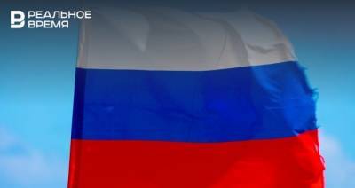 В День флага России в центре Казани жители города создали огромный триколор